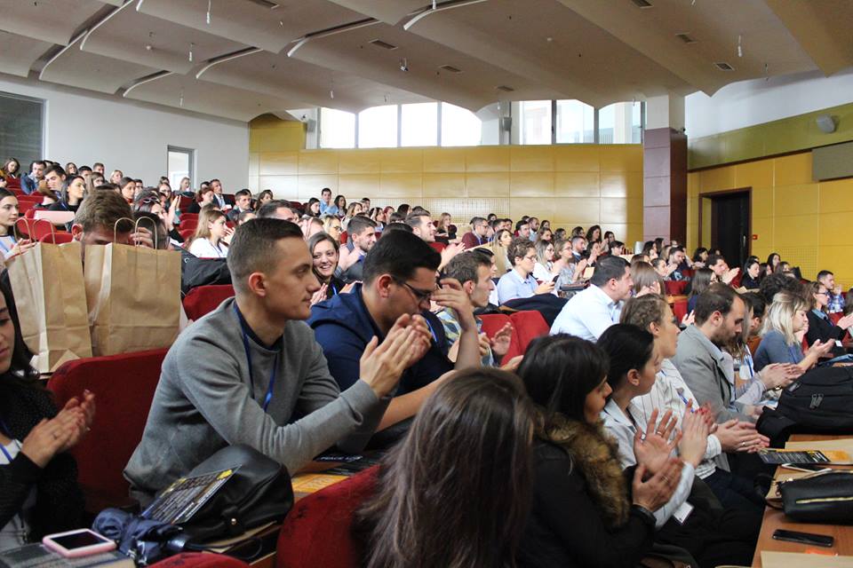 Studentët e UBT-së marrin pjesë në Konferencën Regjionale të Prishtinës
