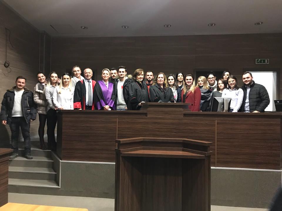 Studentët e UBT-së vizitojnë Gjykatën Themelore në Prishtinë