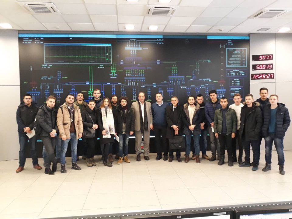 Studentët e UBT-së vizituan kompaninë “KOSTT”