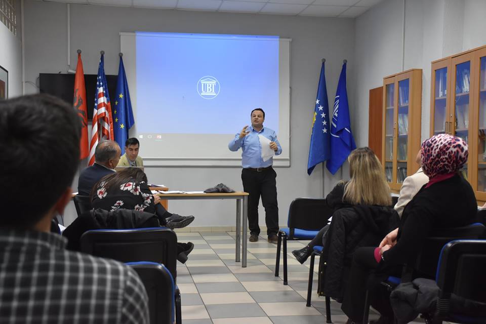 Studentët e Medias dhe Komunikimit realizojnë punime mbi tema që po diskutohen në nivel global