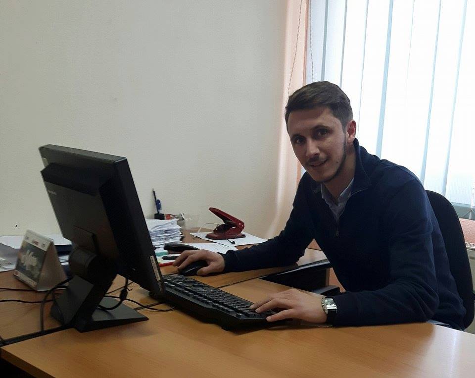 Ish-studenti i UBT-së, Jehon Kadrija i punësuar në Ministrinë e Punës dhe Mirëqenies Sociale