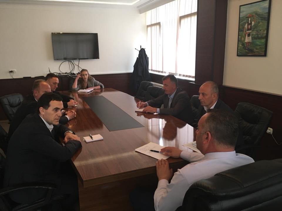 UBT nënshkruan memorandum bashkëpunimi me komunën e Deçanit