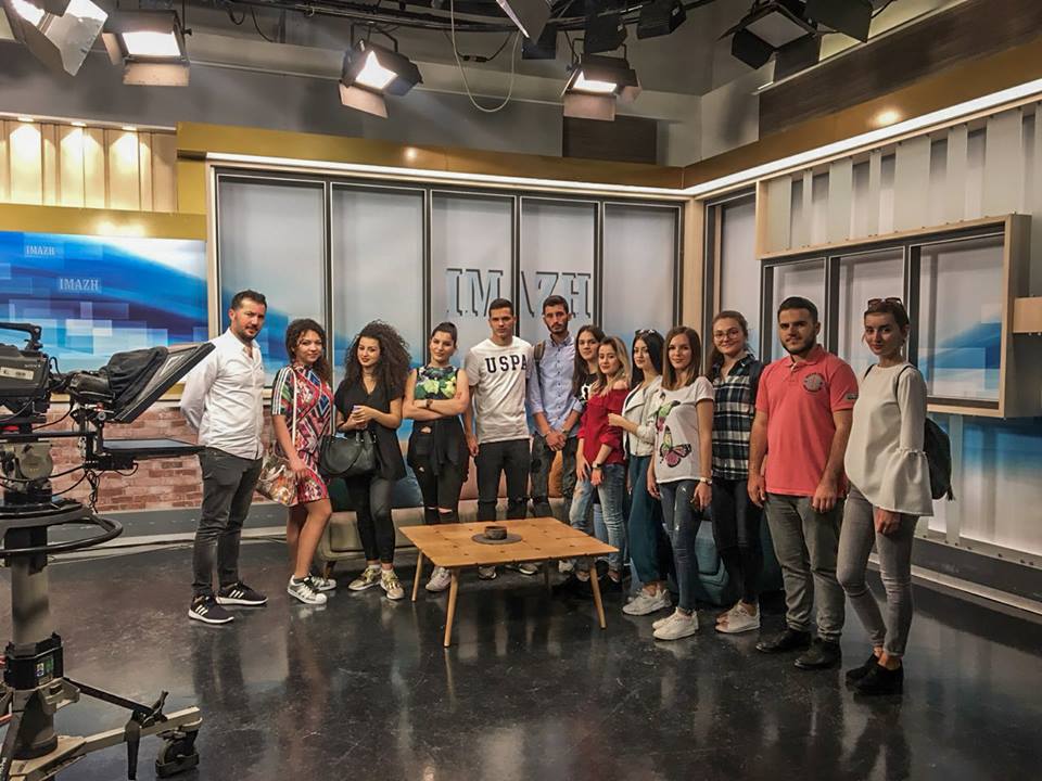 Studentët e Fakultetit Media dhe Komunikim vizituan Radiotelevizionin e Kosovës