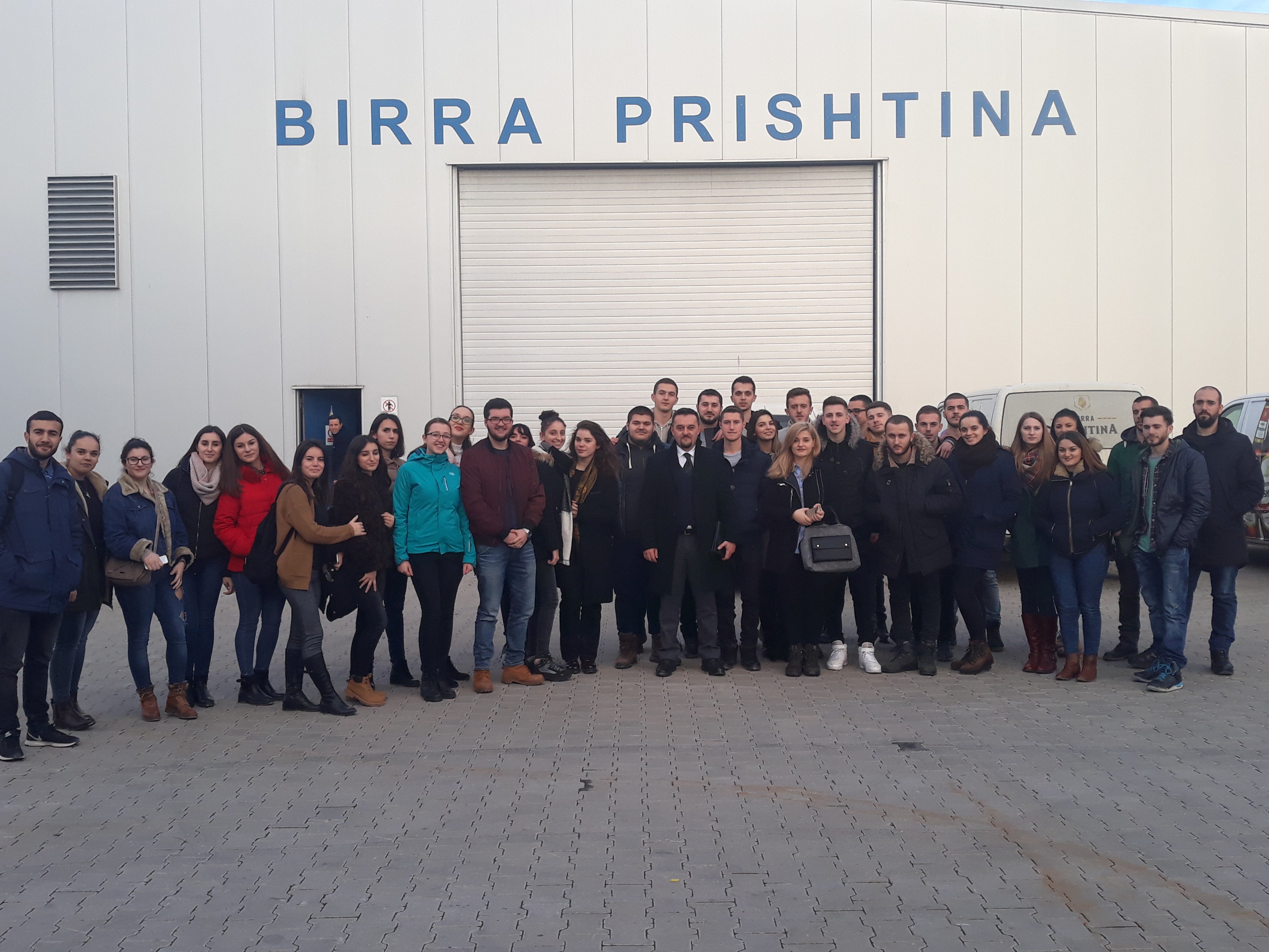 Studentët e Shkencave të Ushqimit vizitojnë fabrikën e birrës “Prishtina”