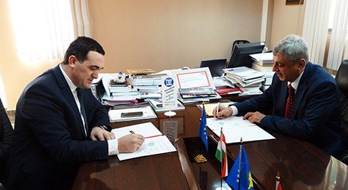 UBT dhe Universiteti “Corvinus” nënshkruan memorandum të mirëkuptimit