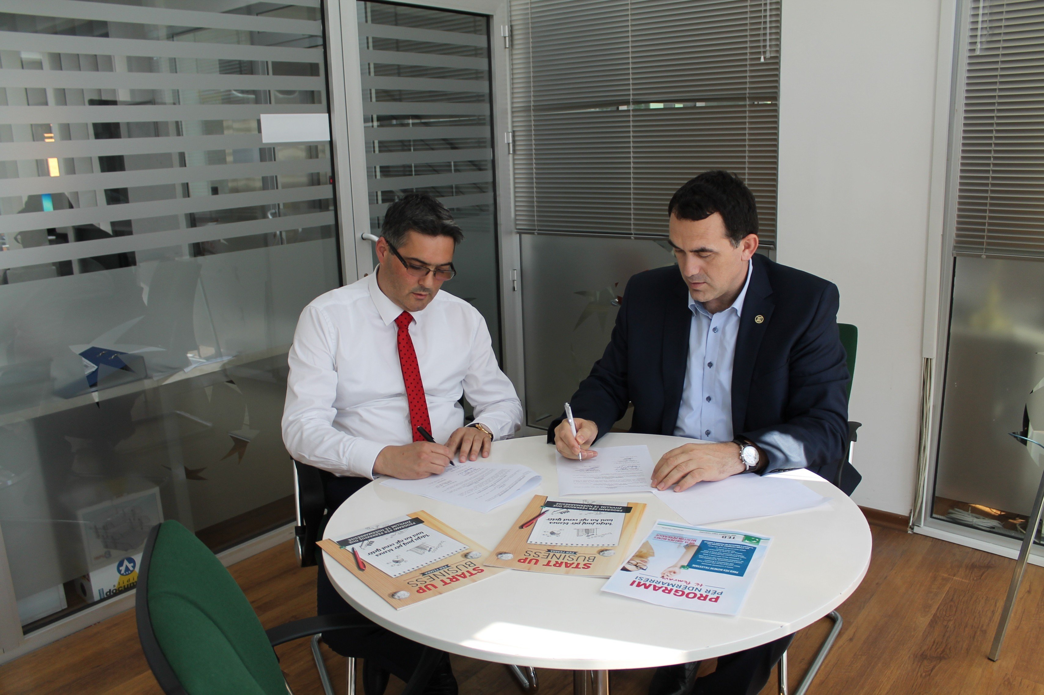 UBT dhe TEB Bank nënshkruan marrëveshje bashkëpunimi për biznese të reja dhe inkubator të biznesit