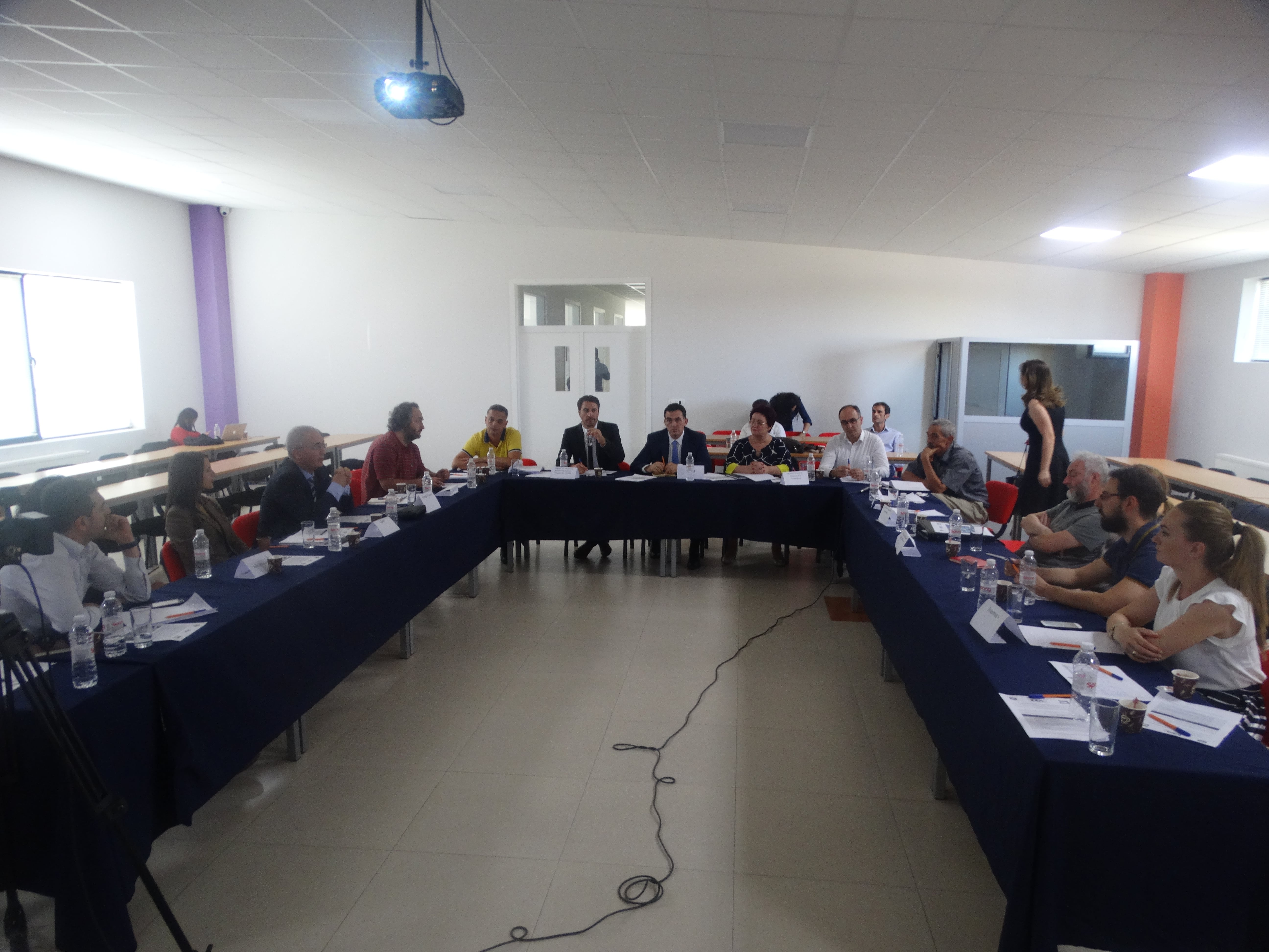UBT-ja mbajti tryezë për sfidat e arsimit të lartë në Kosovë