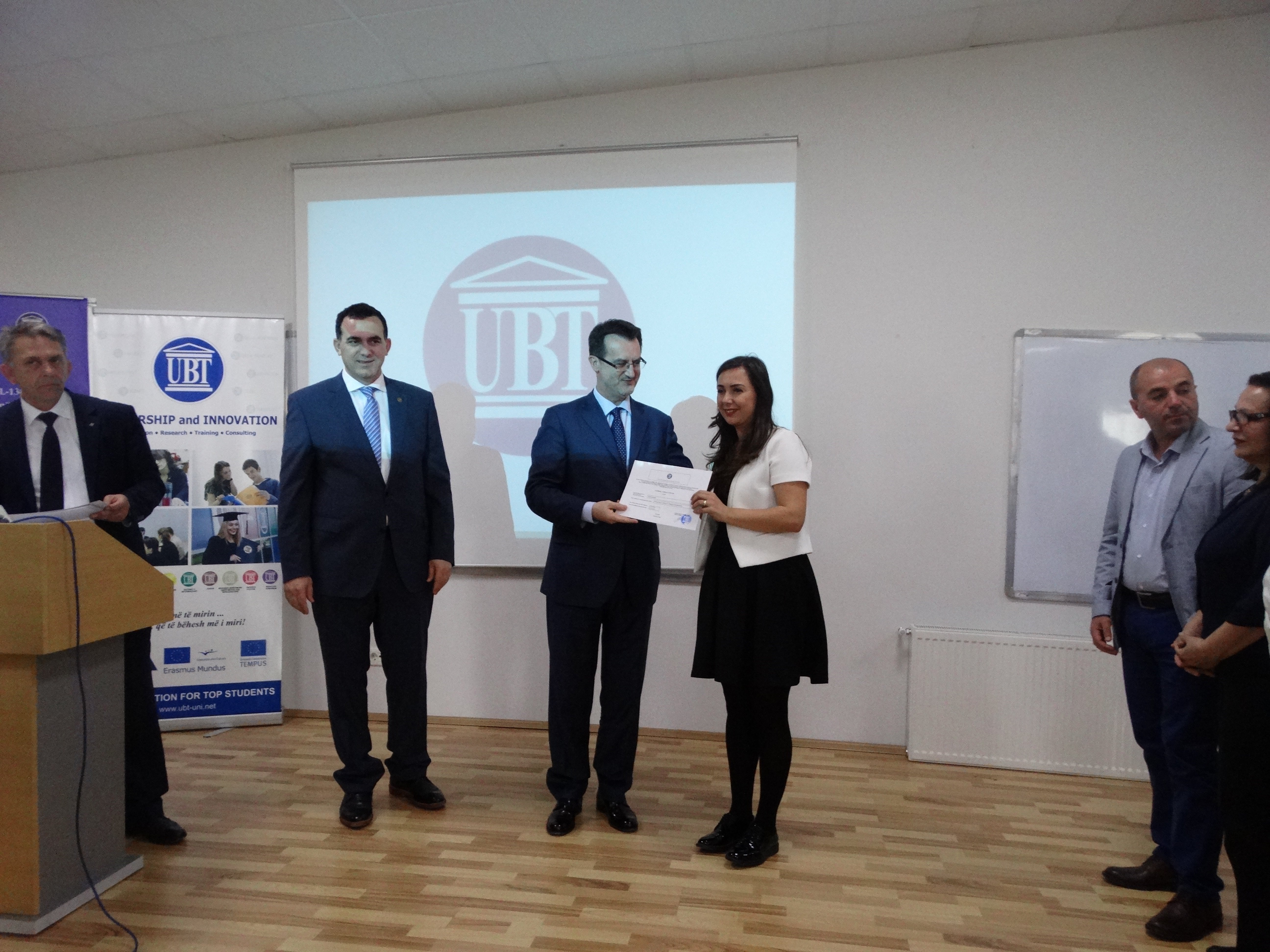 UBT-ja certifikon 14 administratorët e parë për ndërtesat në bashkëpronësi