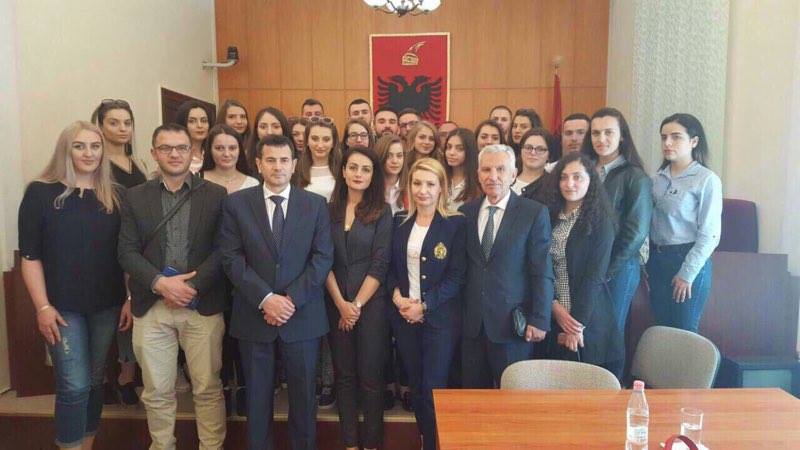 Studentët e Juridikut në UBT vizituan Gjykatën Kushtetuese të Shqipërisë