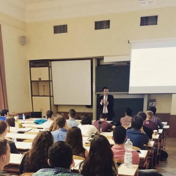Muja ligjëron në Corvinus Business School të Hungarisë