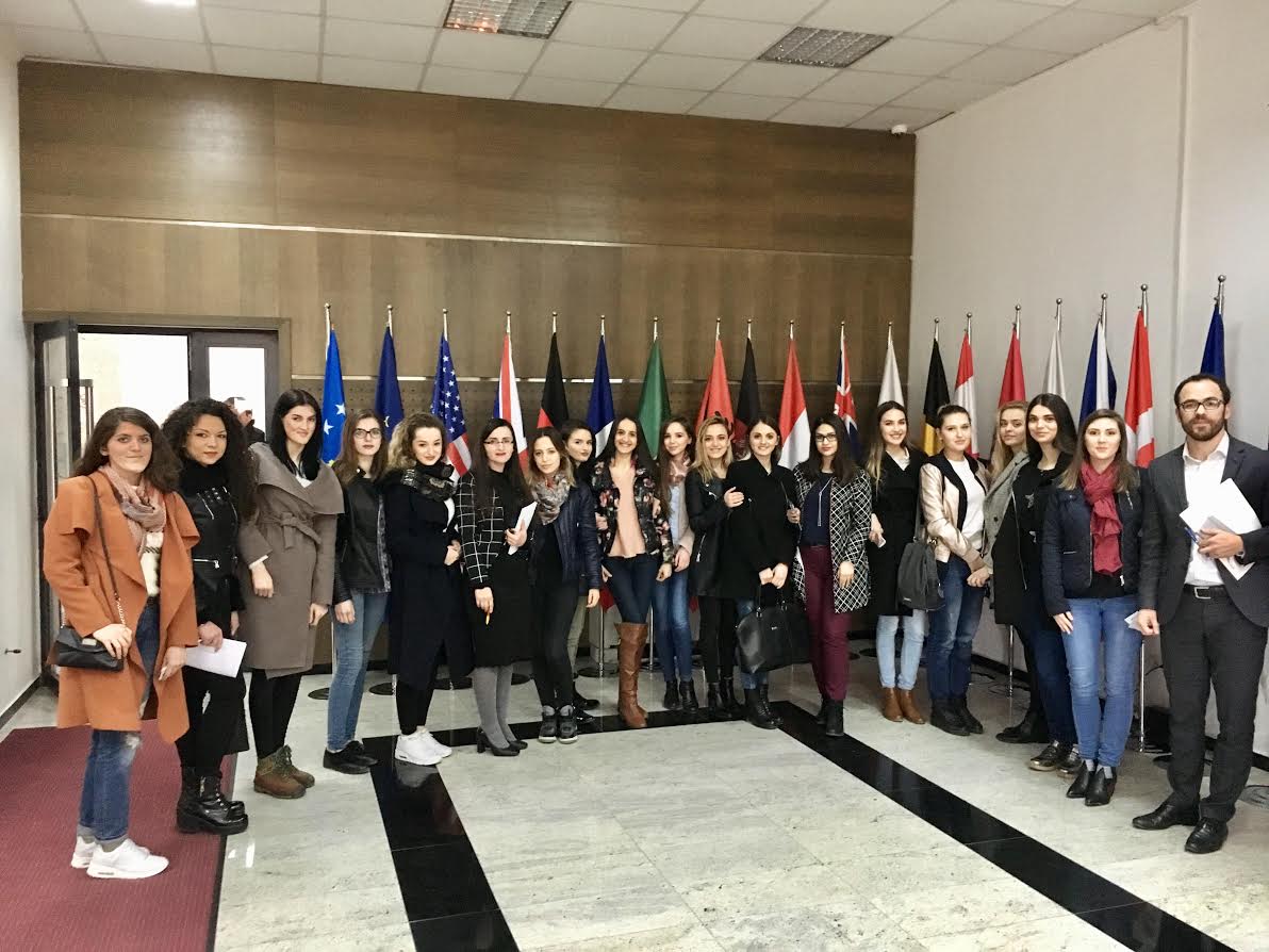 Studentët e UBT-së vizituan Ministrinë e Punëve të Jashtme të Kosovës