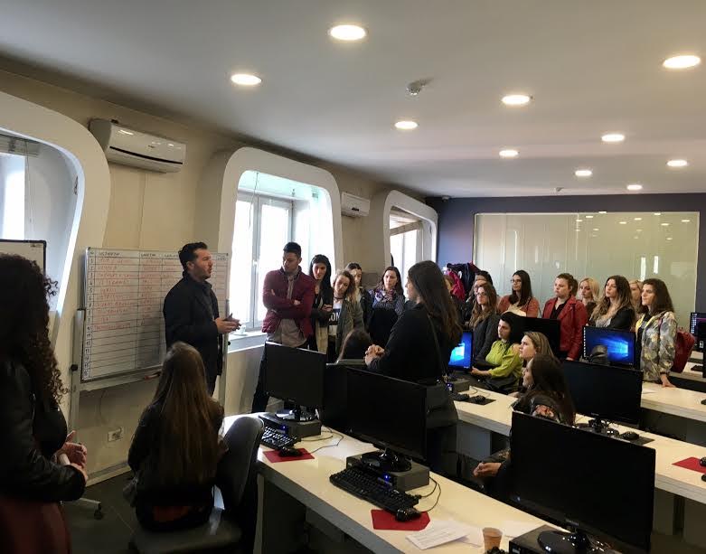 Studentët e Fakultetit Media dhe Komunikim vizituan Radiotelevizionin e Kosovës
