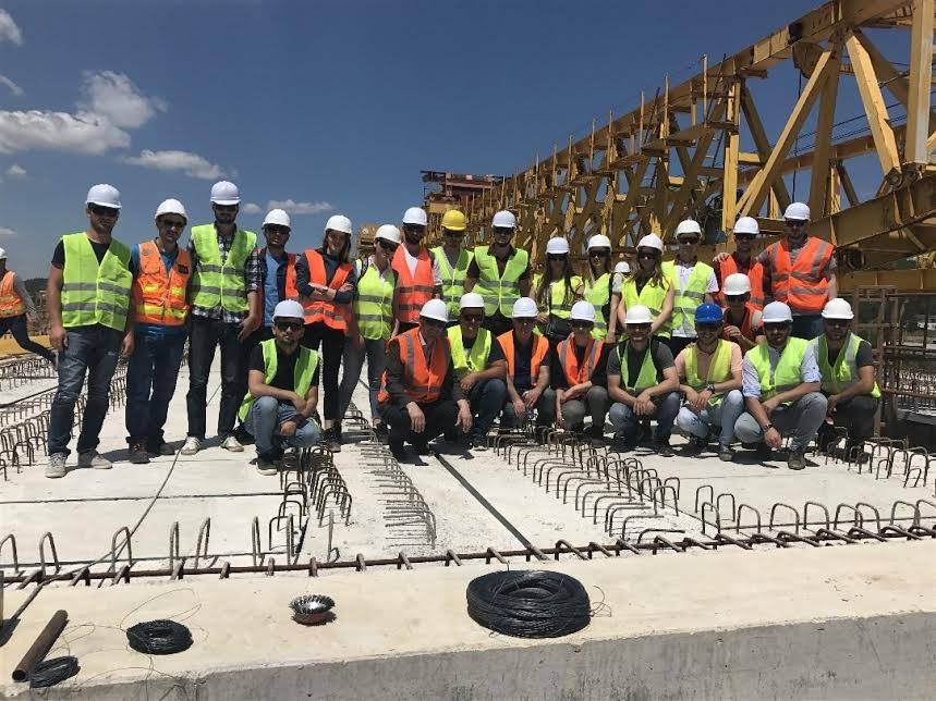 Studentët e Inxhinierisë së Ndërtimit vizituan autostradën “Arbër Xhaferi”, panë punimet që po zhvillohen atje
