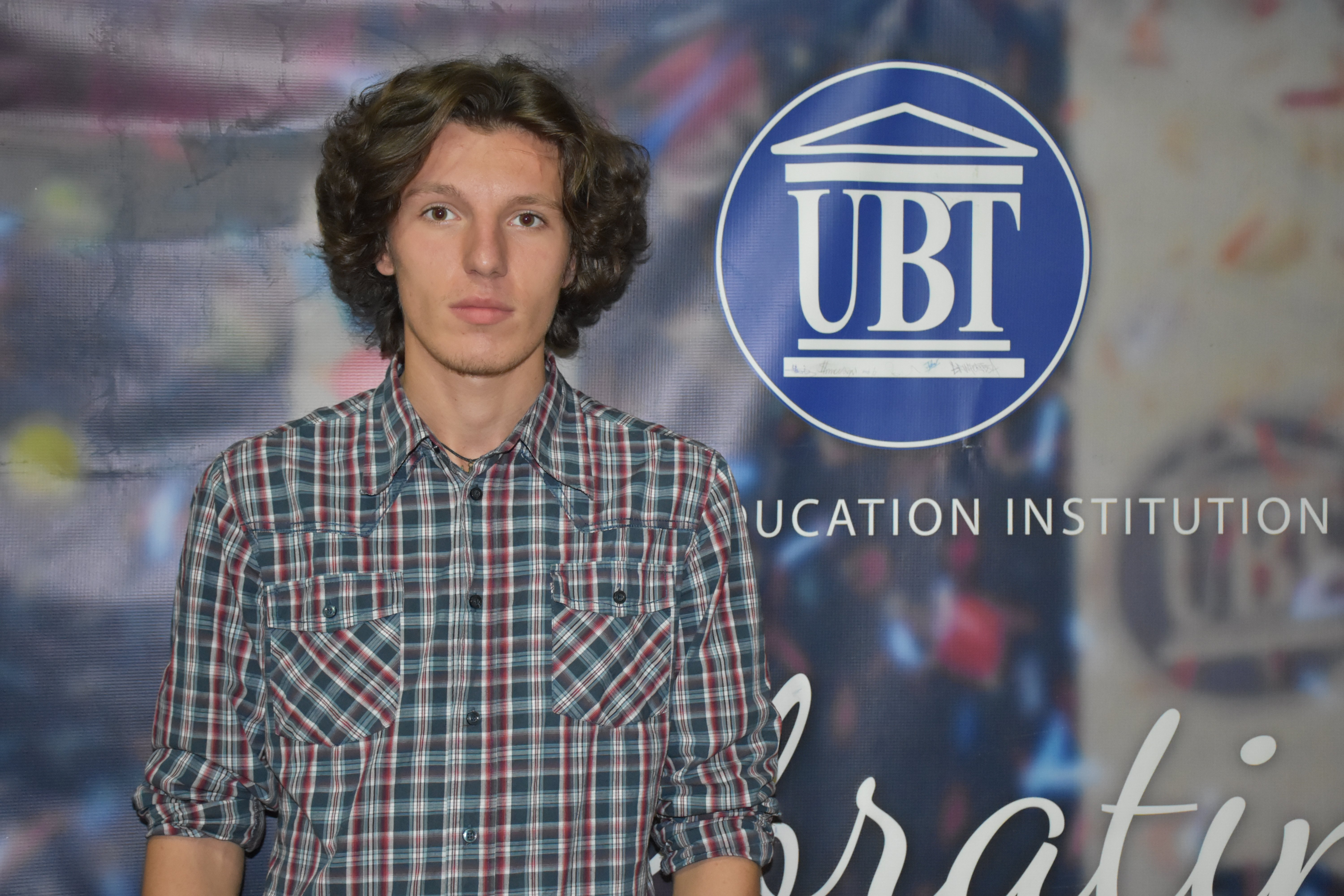 Kreshnik Zariqi i UBT-së, përfiton nga YouTube