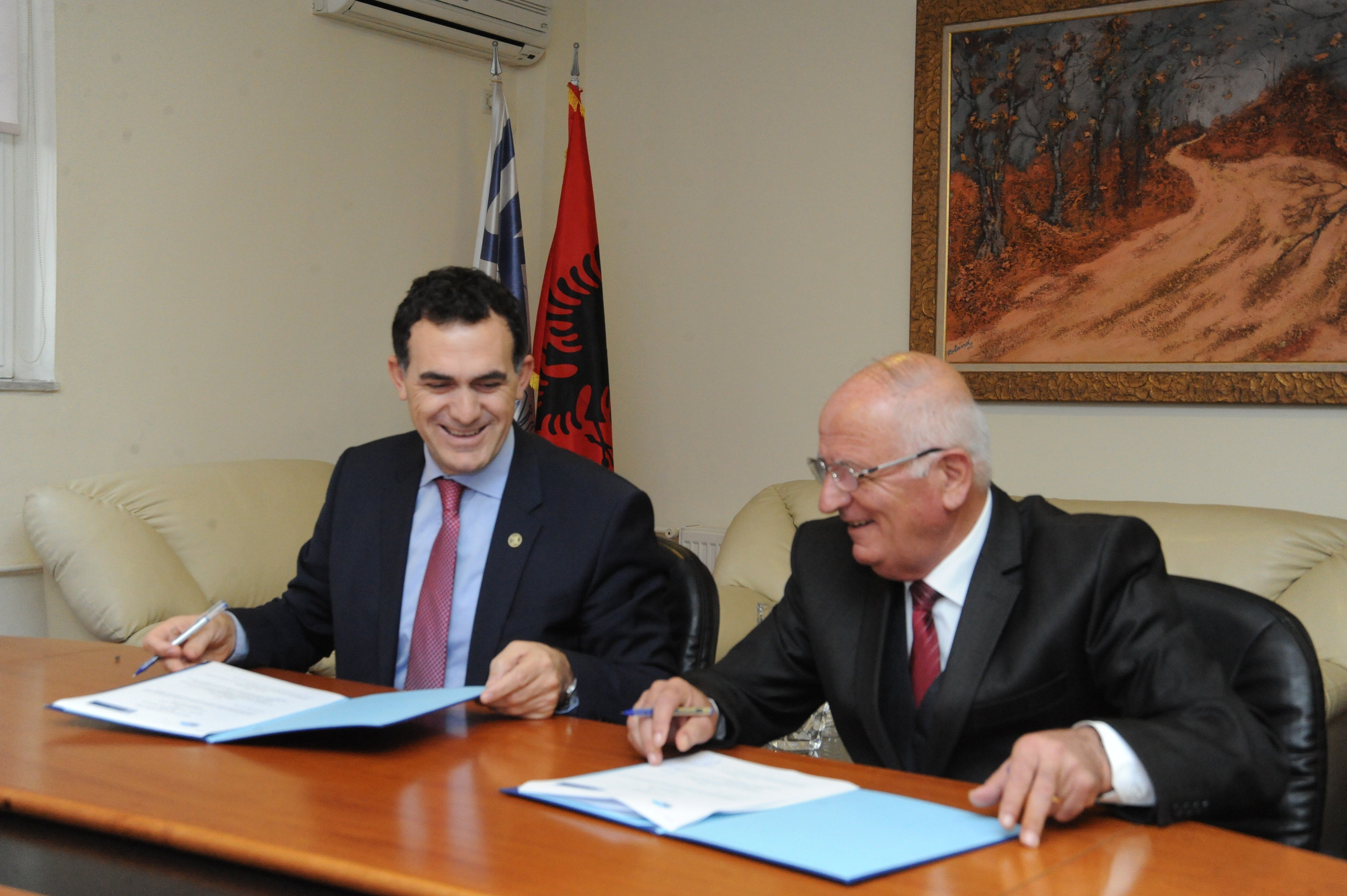 UBT dhe Universiteti i Korçës lidhin marrëveshje bashkëpunimi