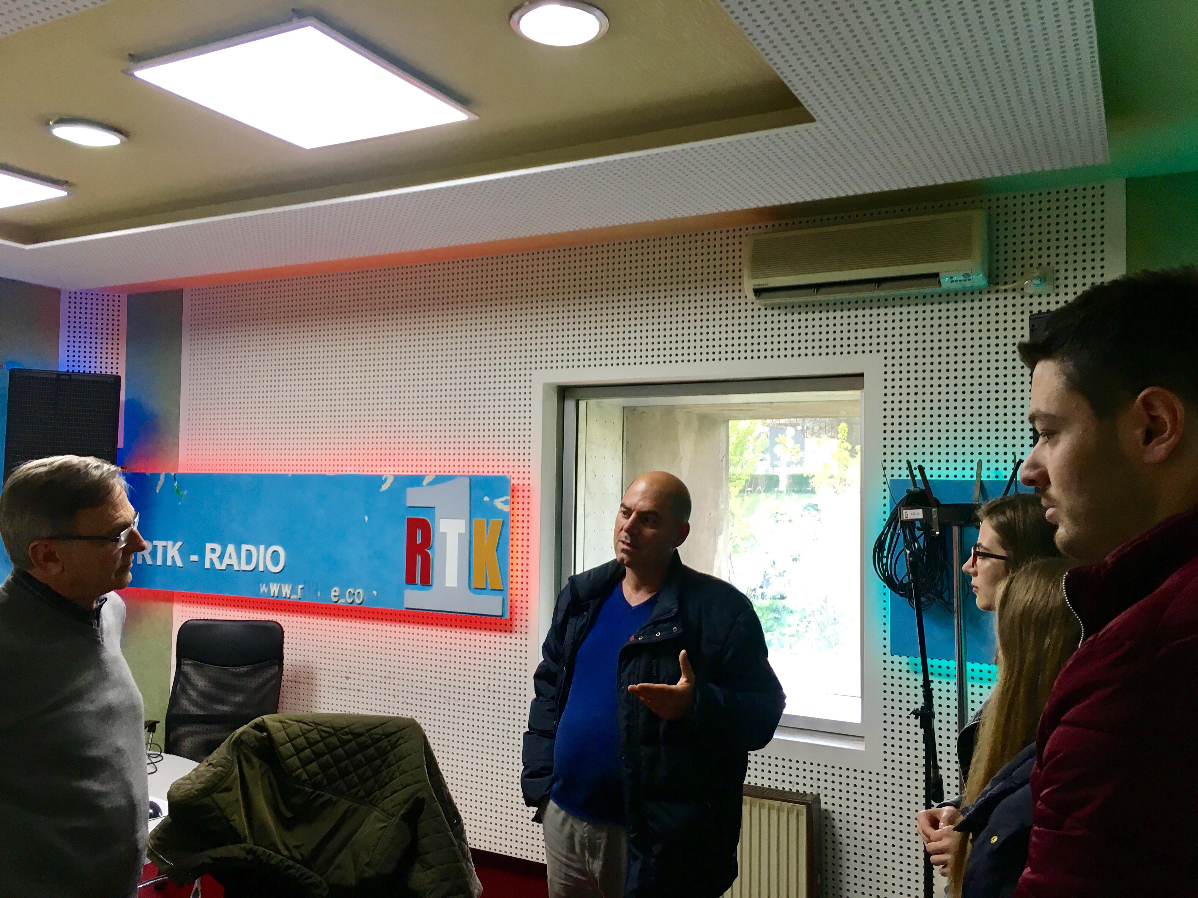 Studentët e drejtimit Media dhe Komunikim vizituan Radio Kosovën