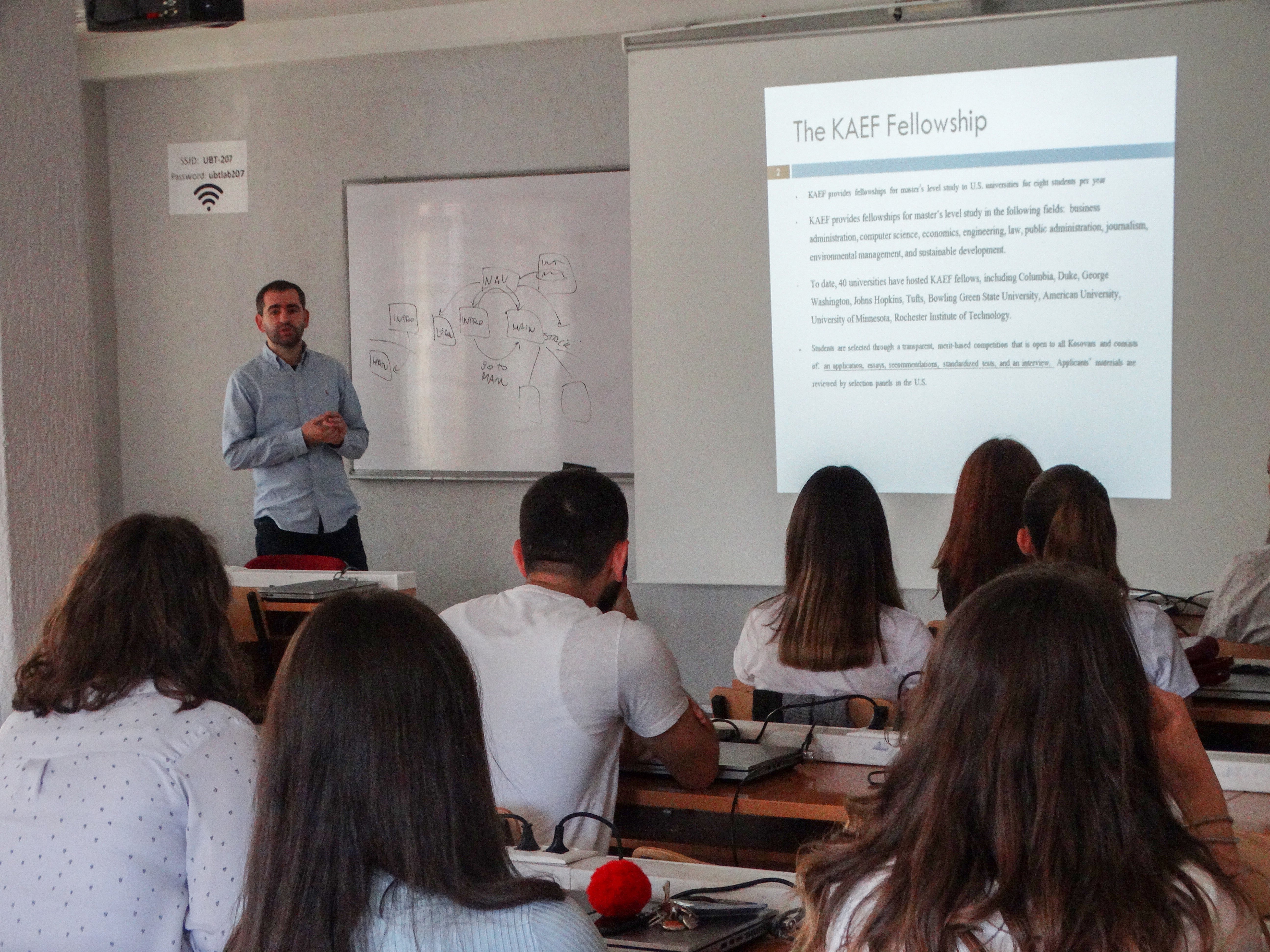KAEF mban sesion informues për bursa për studentët e UBT-së