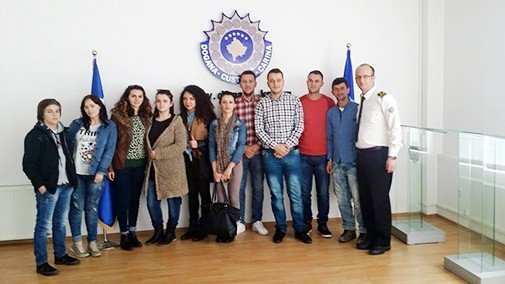 Studentët e Fakultetit Media dhe Komunikim në UBT vizituan Doganat e Kosovës