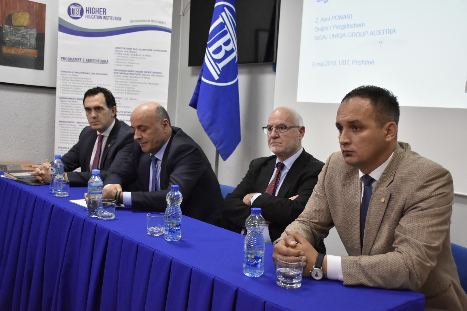 Përfaqësuesit e “Signal Uniqa Group Austria” bashkëbisedojnë me studentët e UBT-së për tregun e sigurimeve
