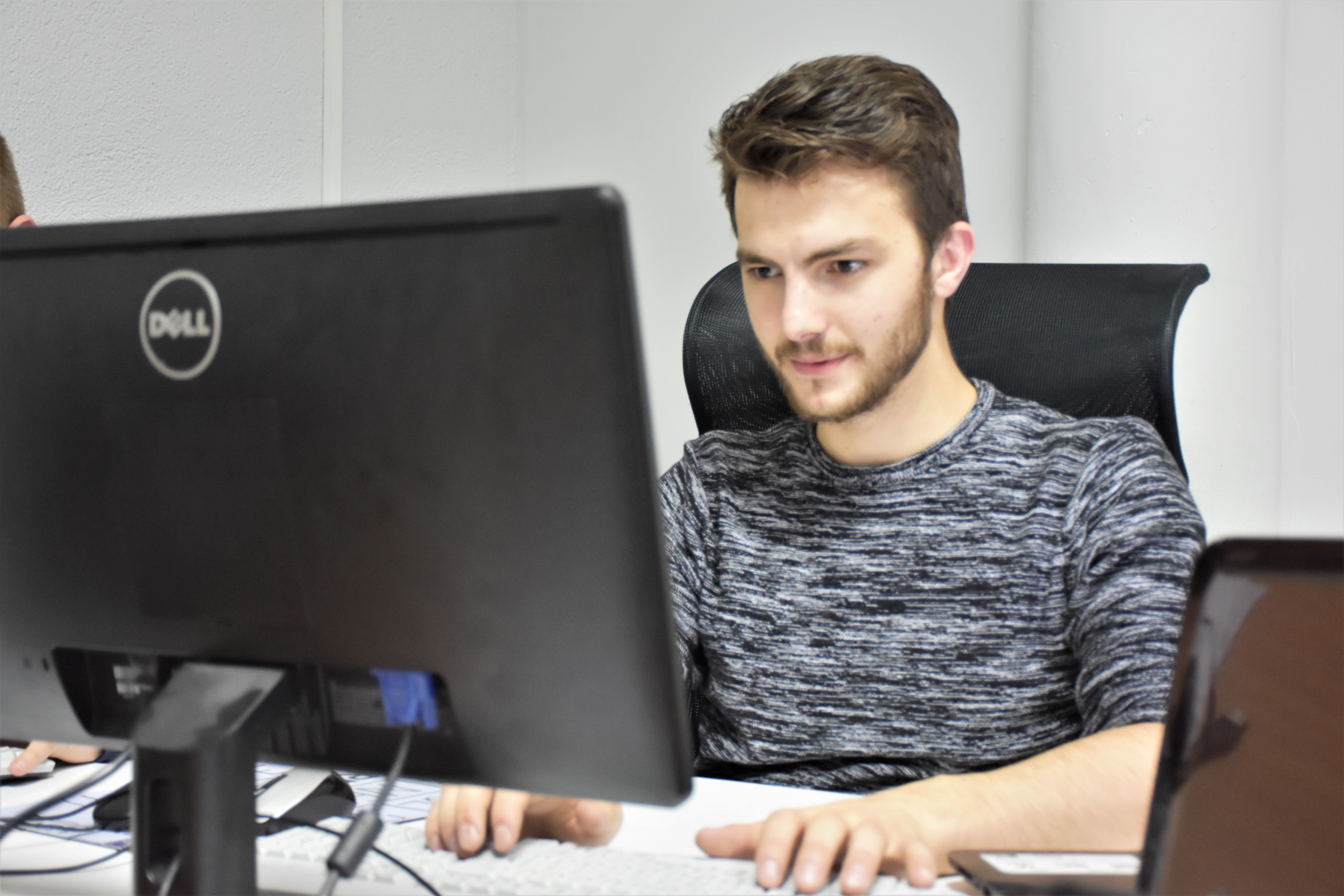 Eltis Sulejmani punësohet në UBT – institucion në të cilin edhe studion