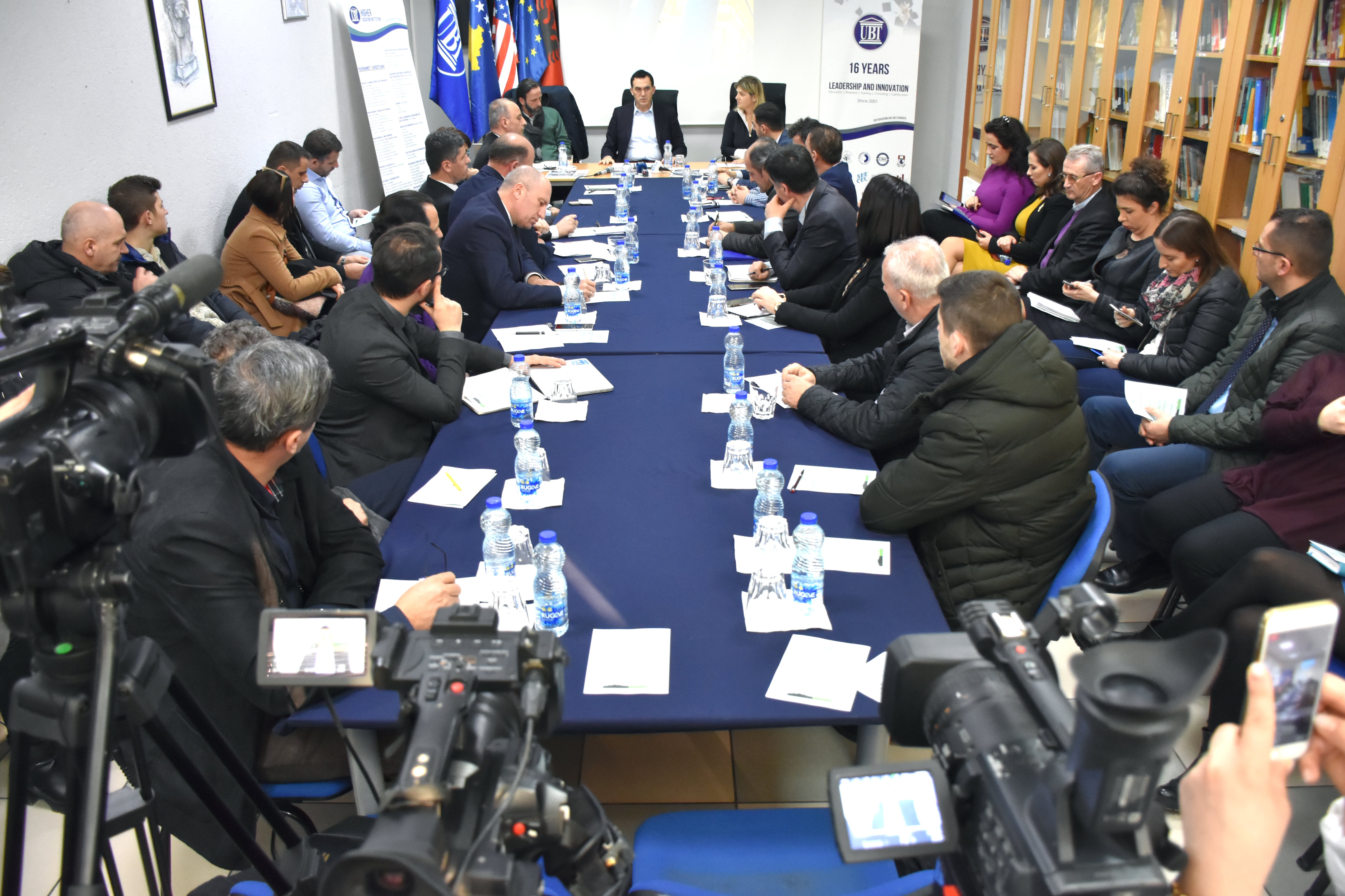 Në UBT diskutohet për cilësinë e ajrit, energjia ndotësi më i madh