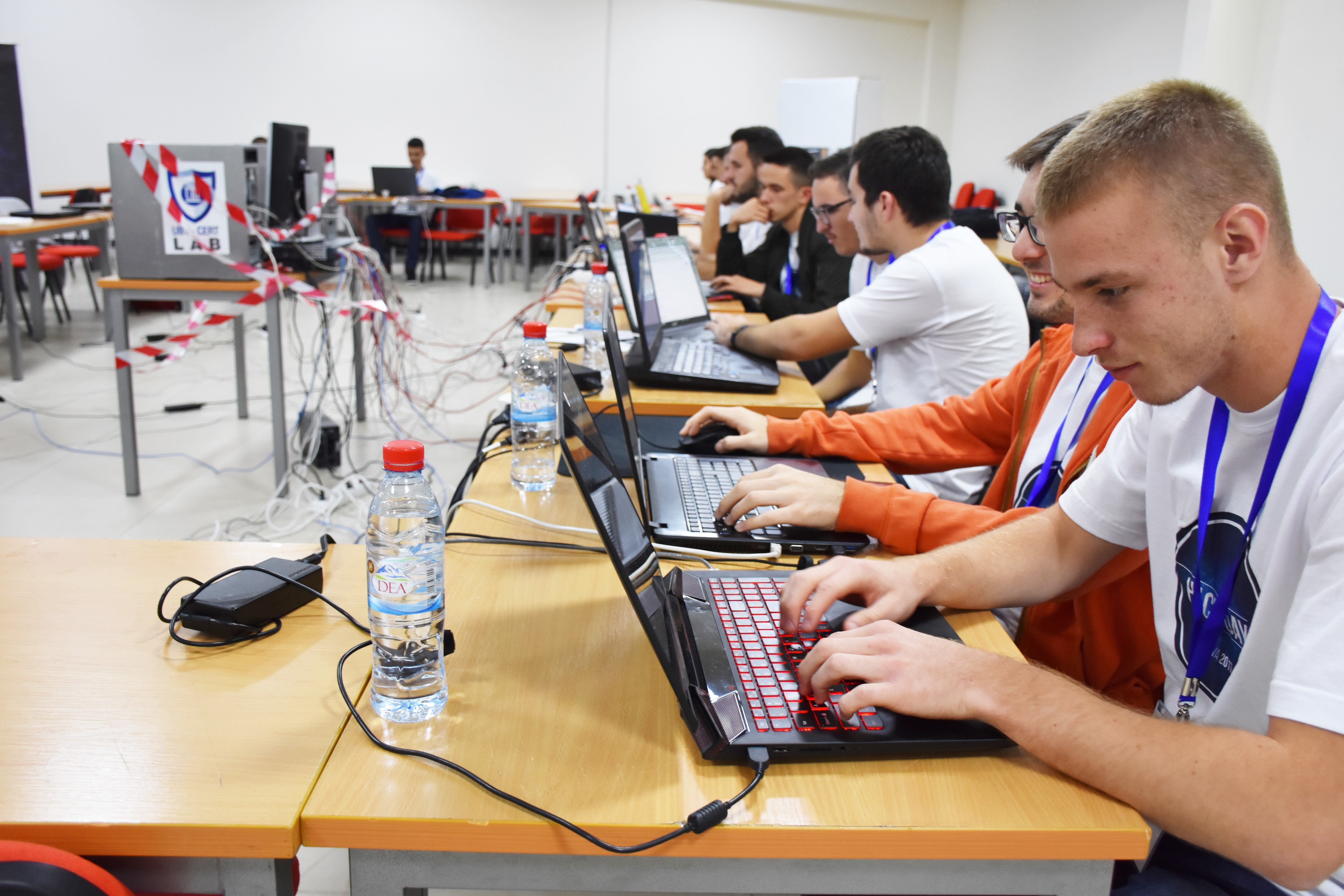 Fillon hakimi në garën “Hack Day Kosova 2017”