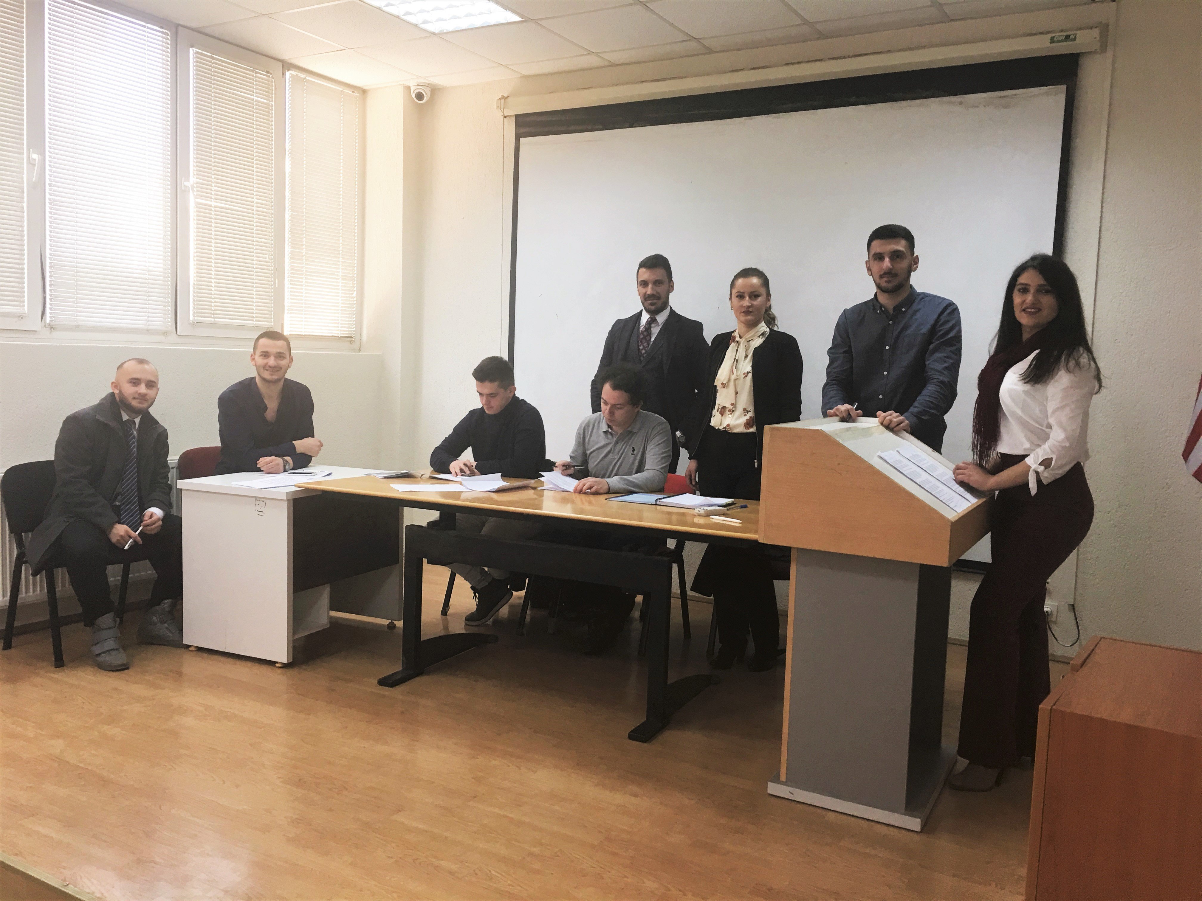 Studentët e Juridikut simulojnë seancë për arbitrazhin