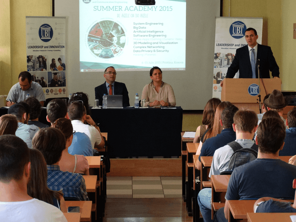 I përmbylli punimet akademia verore e Fakultetit të Shkencave Kompjuterike dhe Inxhinierisë në UBT