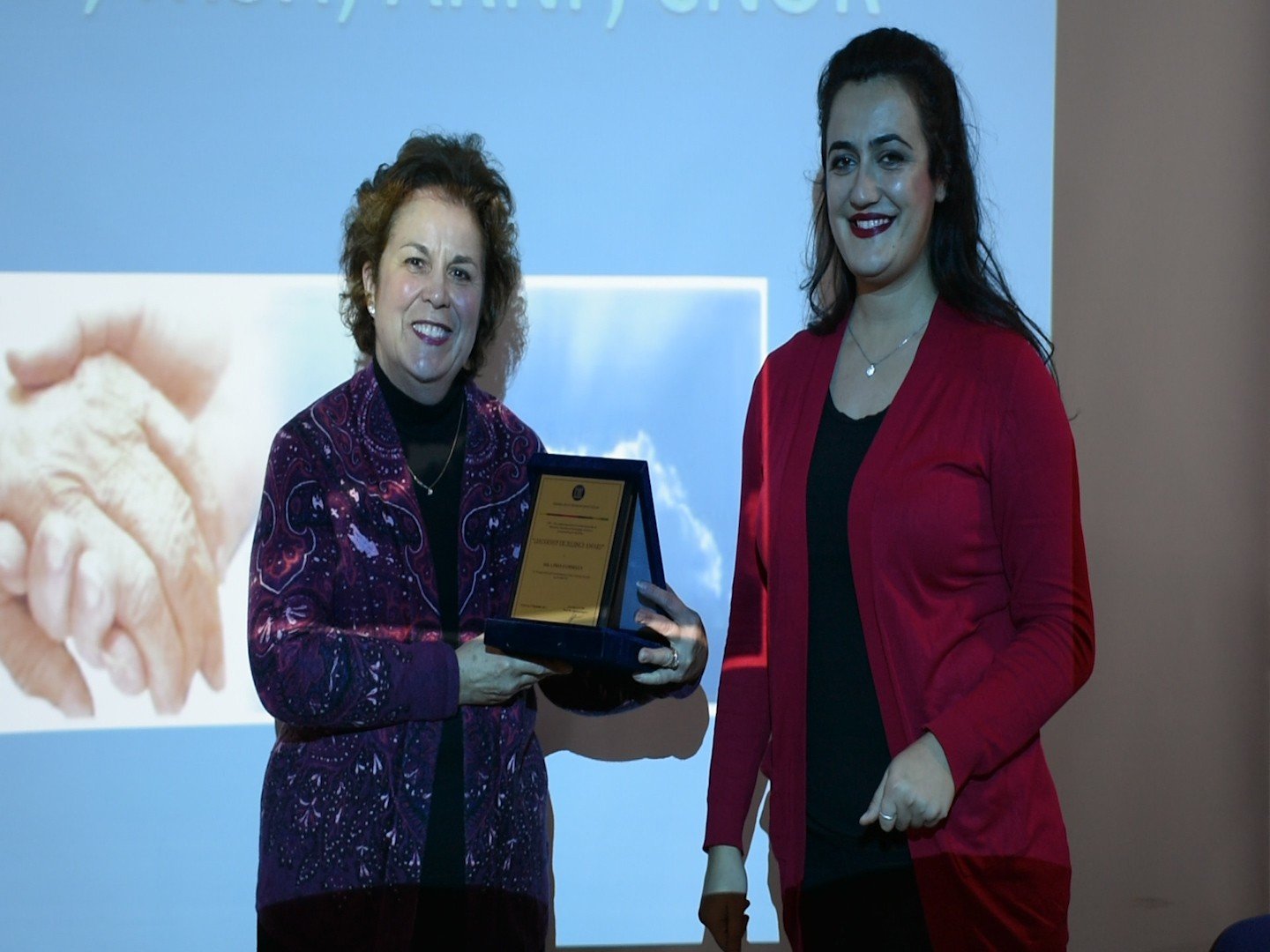 Linda Connelly nderohet nga UBT me Çmimin “Excellence Leadeship Award”
