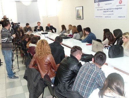 Ambasadori i  Holandës në Kosovë, z. Robert Bosch,  në debat me studentët e UBT-së