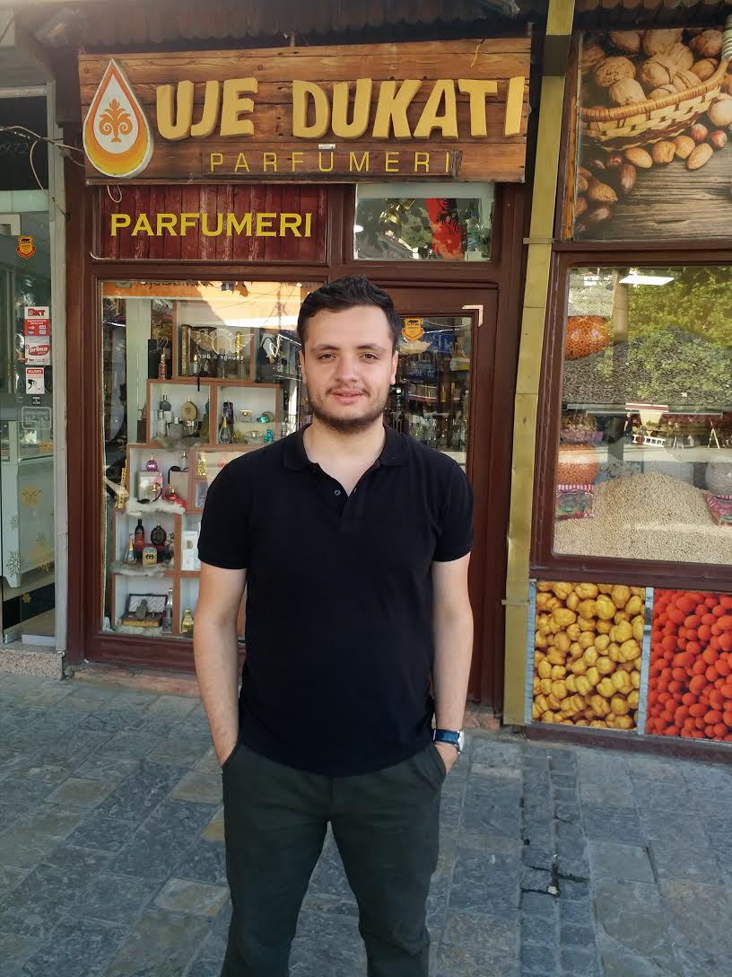 Siriani që u largua nga Aleppo e Sirisë, diplomoi në UBT