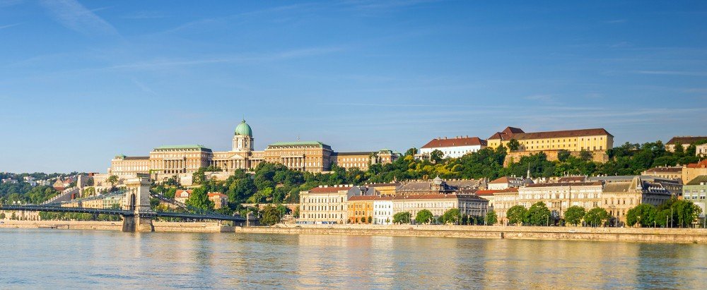 UBT e shpall të hapur thirrjen për përfitim të bursave për studime në Hungari