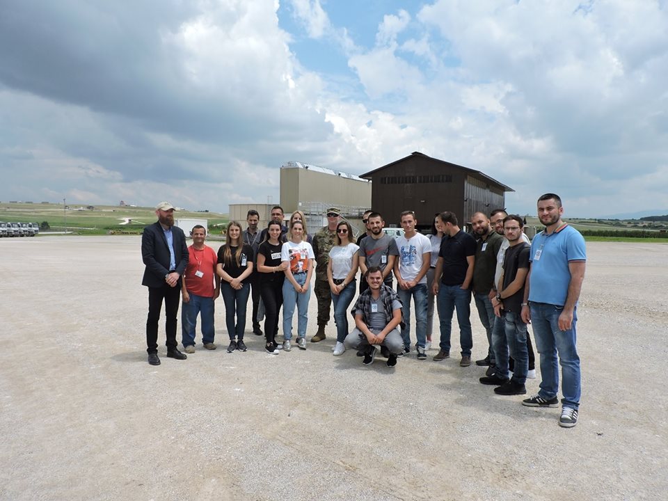 Studentët e UBT-së vizituan kampin ushtarak “Bondsteel”