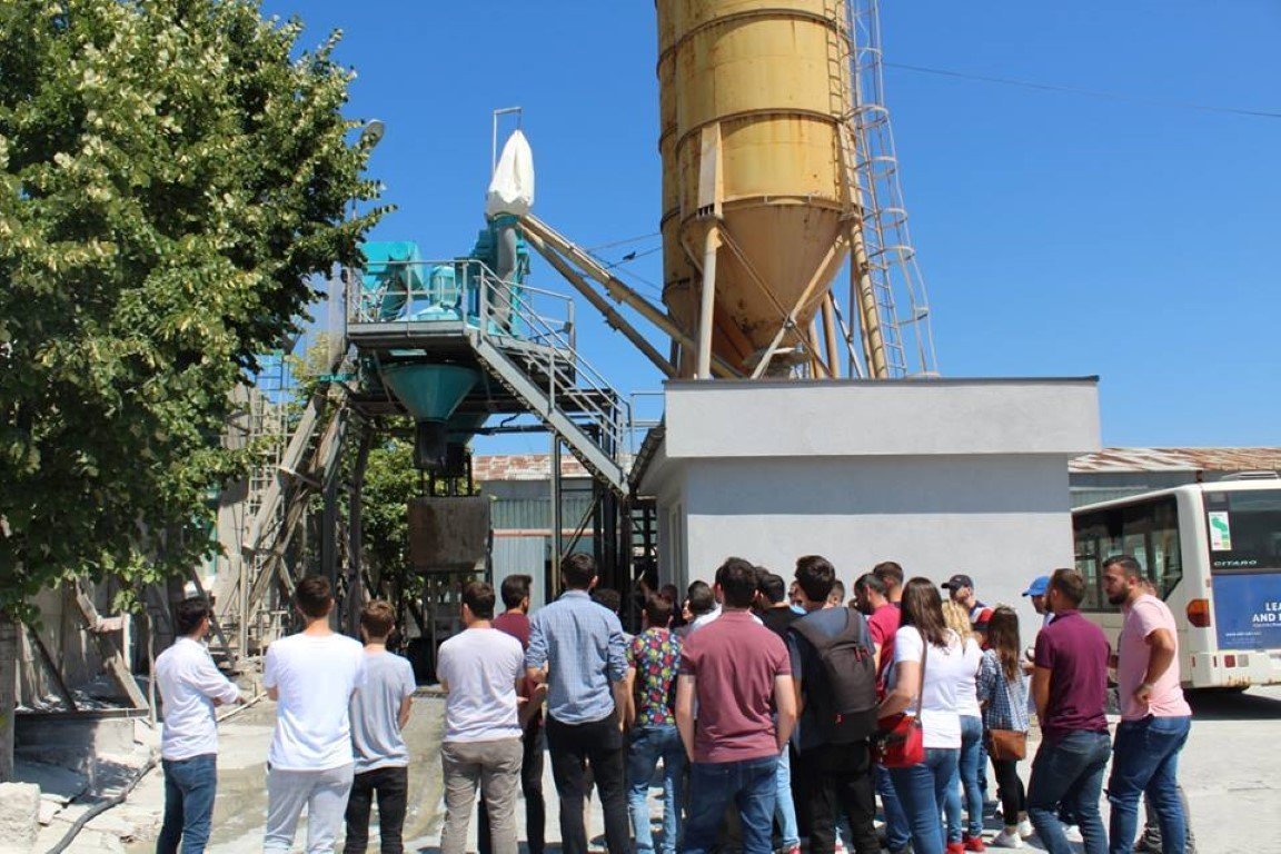 Studentët e ANV-së së Ndërtimtarisë realizojnë vizitë në kompani të prodhimit të betonit