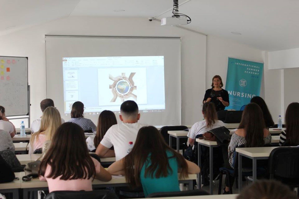 Në ANV-në e Infermierisë dhe Farmacisë ligjërojnë profesoreshat nga Austria, Kroacia dhe Kosova