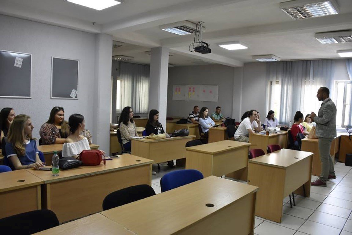 Fillon aktiviteti i Juridikut në ANV, ligjëron drejtori i Laboratorit Forenzik në Policinë e Kosovës, Blerim Olluri