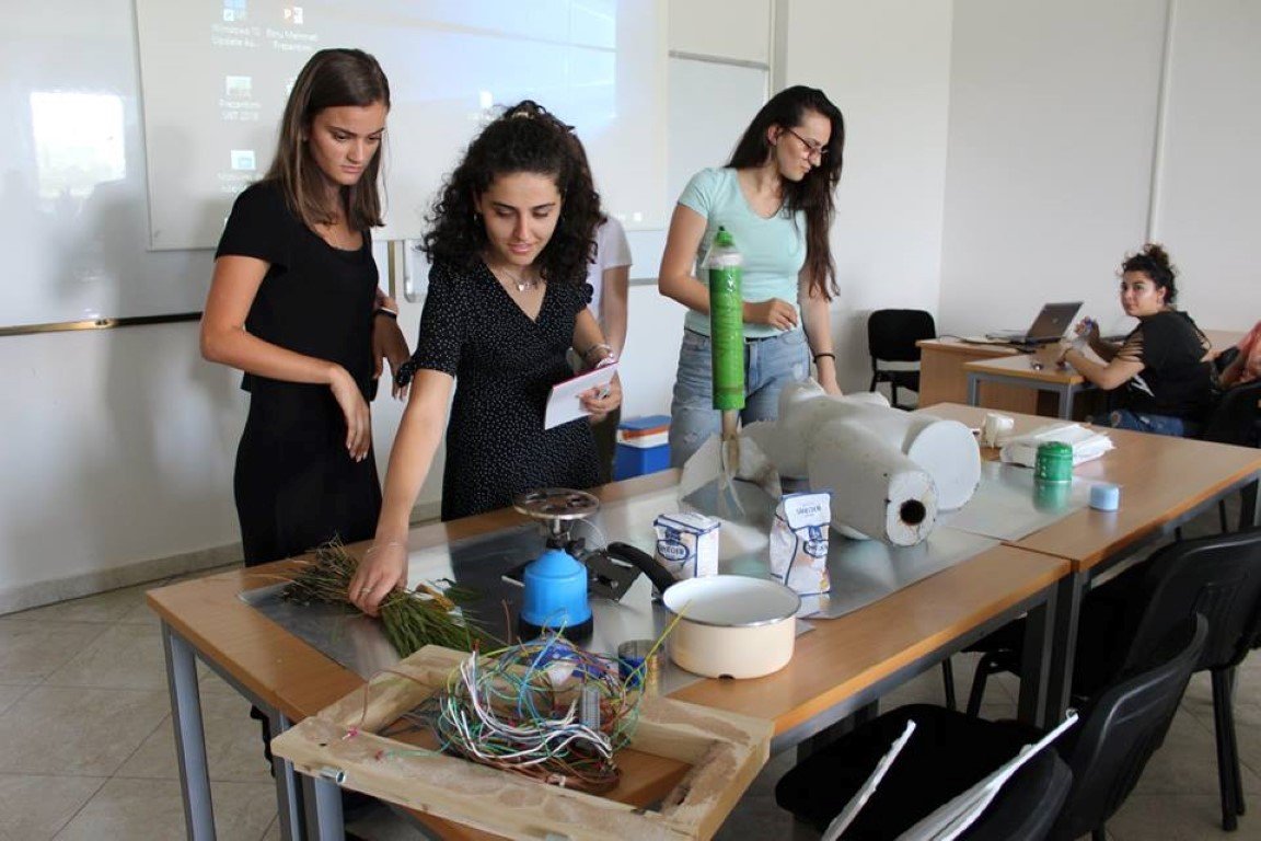 Akademia e Dizajnit të Integruar me punëtori unike artistike