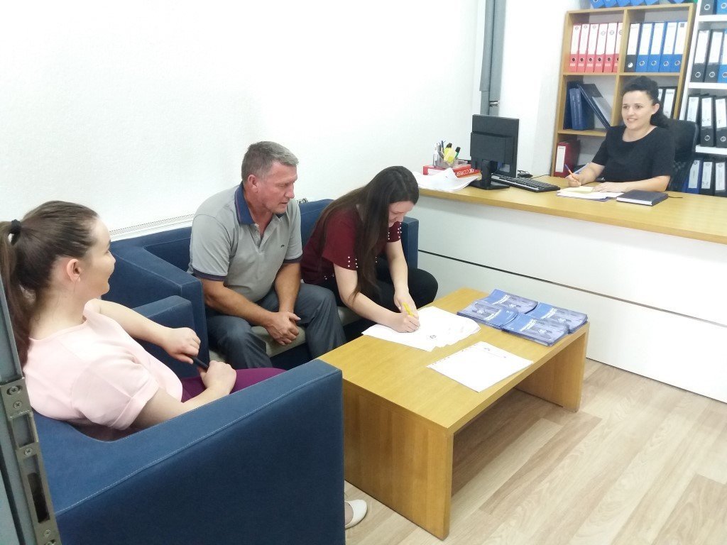 Interesim i madh i të rinjve nga Ferizaj për regjistrim në UBT