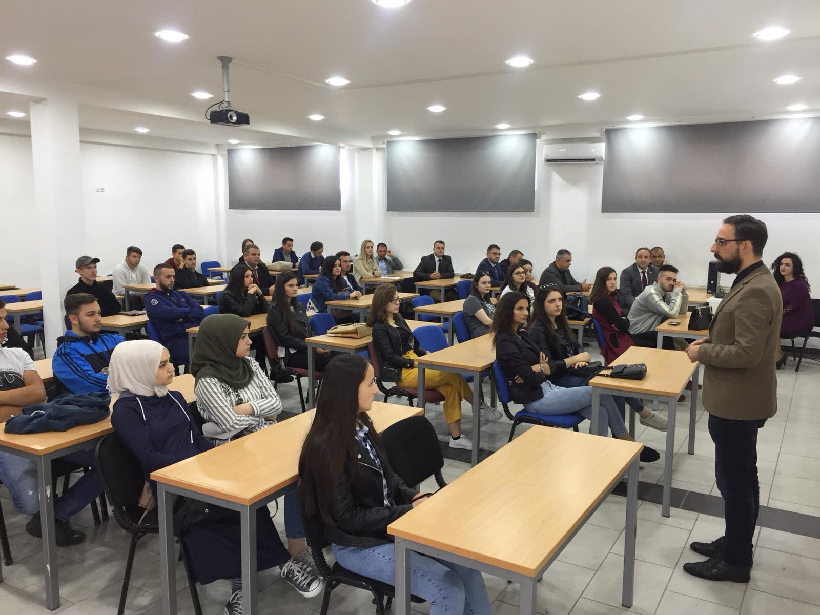 UBT priti solemnisht studentët e rinj në Prizren dhe Pejë