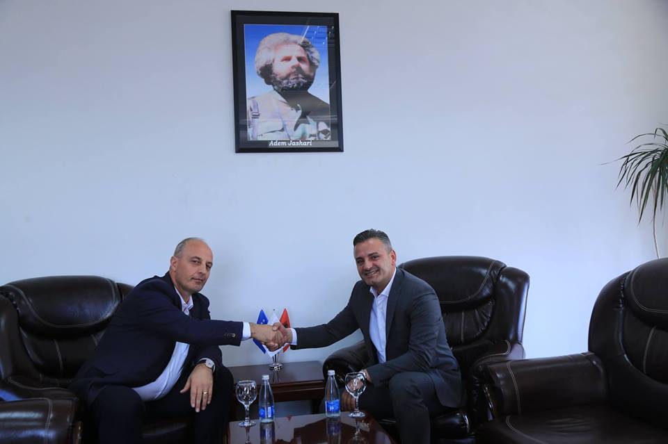 Diskutohen mundësitë e bashkëpunimit në mes të UBT-së, komunës së Skënderajt dhe Gjakovës