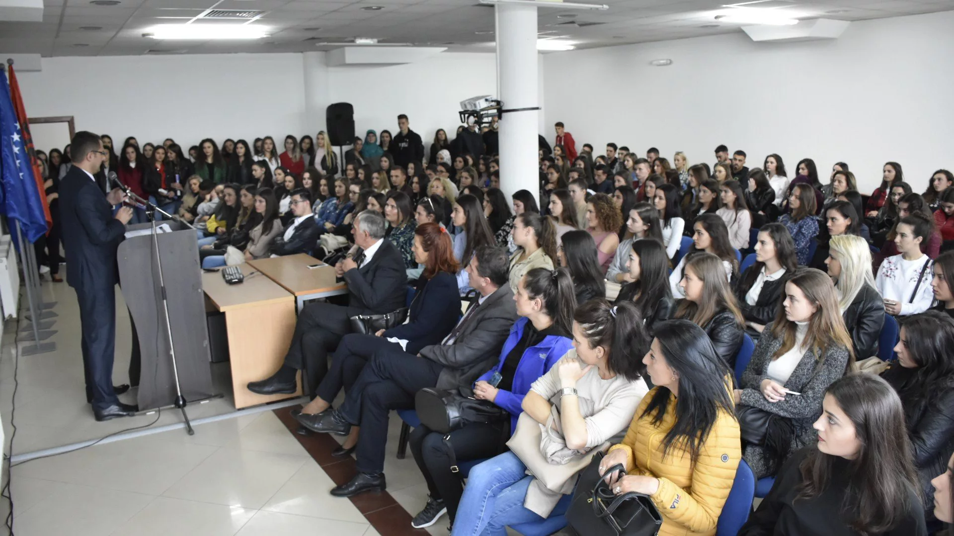 UBT priti solemnisht studentët e rinj në Ferizaj dhe Gjilan