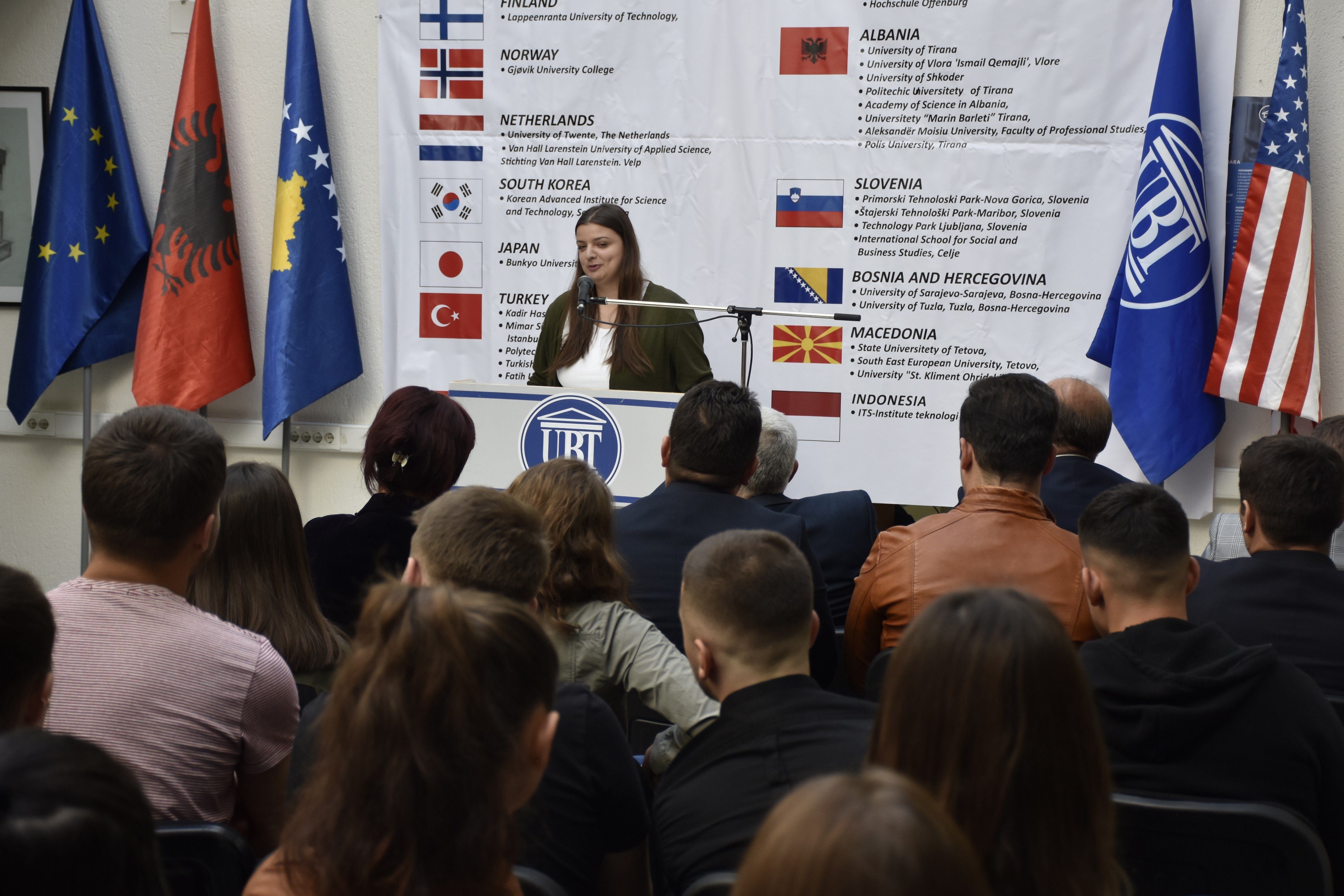 UBT pret studentët e rinj të shkencave shoqërore