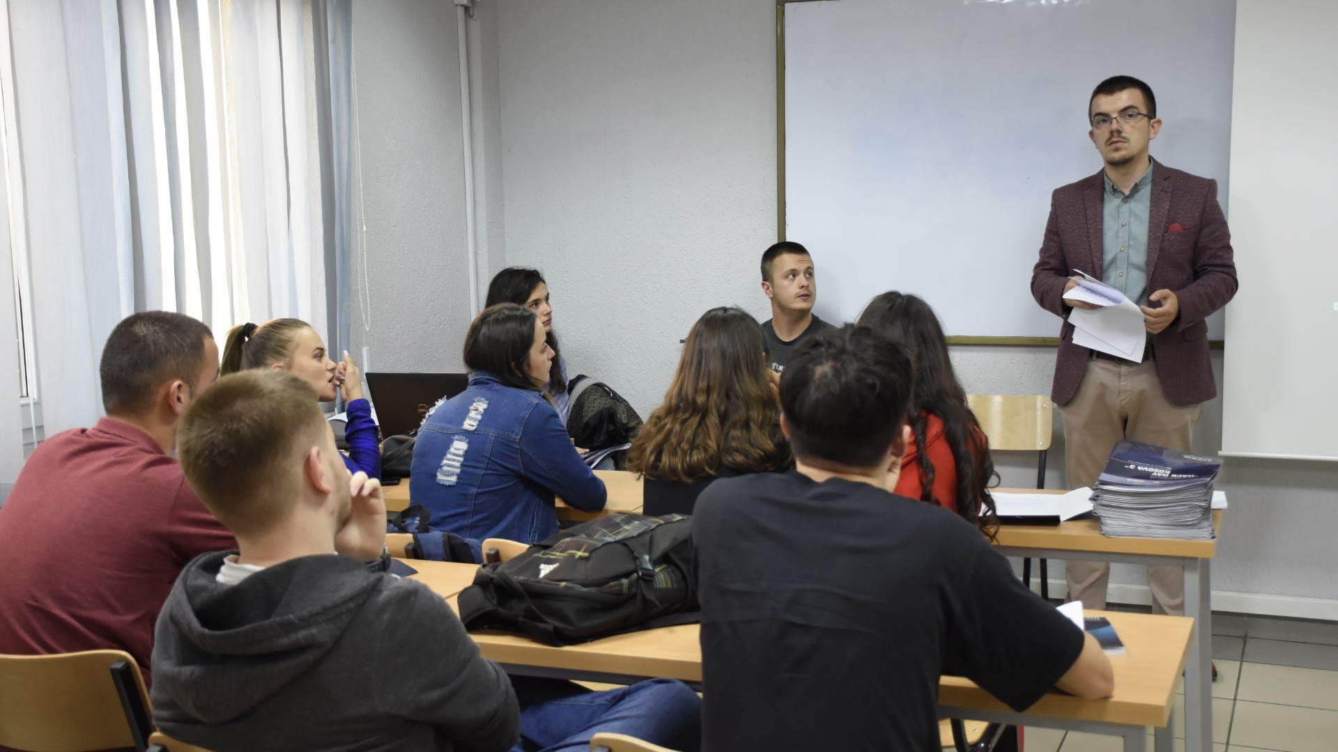 Hakerë nga Kosova dhe rajoni, pjesë e garës për siguri kibernerike “Hack Day Kosova 2018”