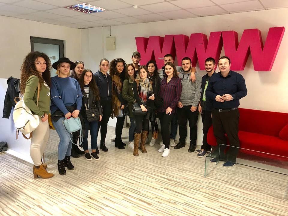 Studentët e Fakultetit Media dhe Komunikim vizituan Portalin Telegrafi