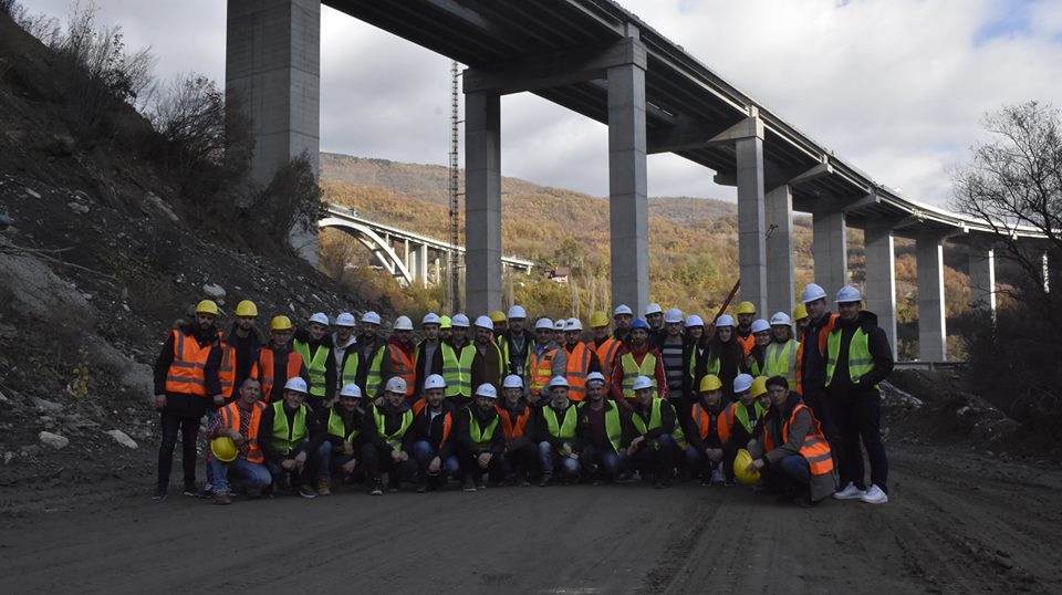 Studentët e UBT-së panë punimet që po kryhen nga Bechtel-Enka në segmentin “Kaçanik-Han i Elezit” (Video)