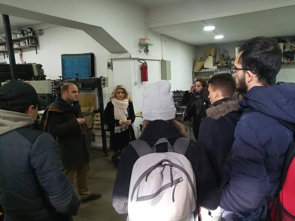 Studentët e Dizajnit të Integruar vizituan shtypshkronjën “Rezniqi”