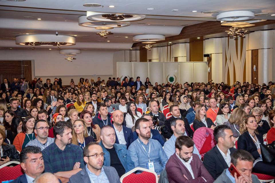 Profesorë e studentë të UBT-së, prezantojnë punime shkencore në Konferencën vjetore të Farmacisë