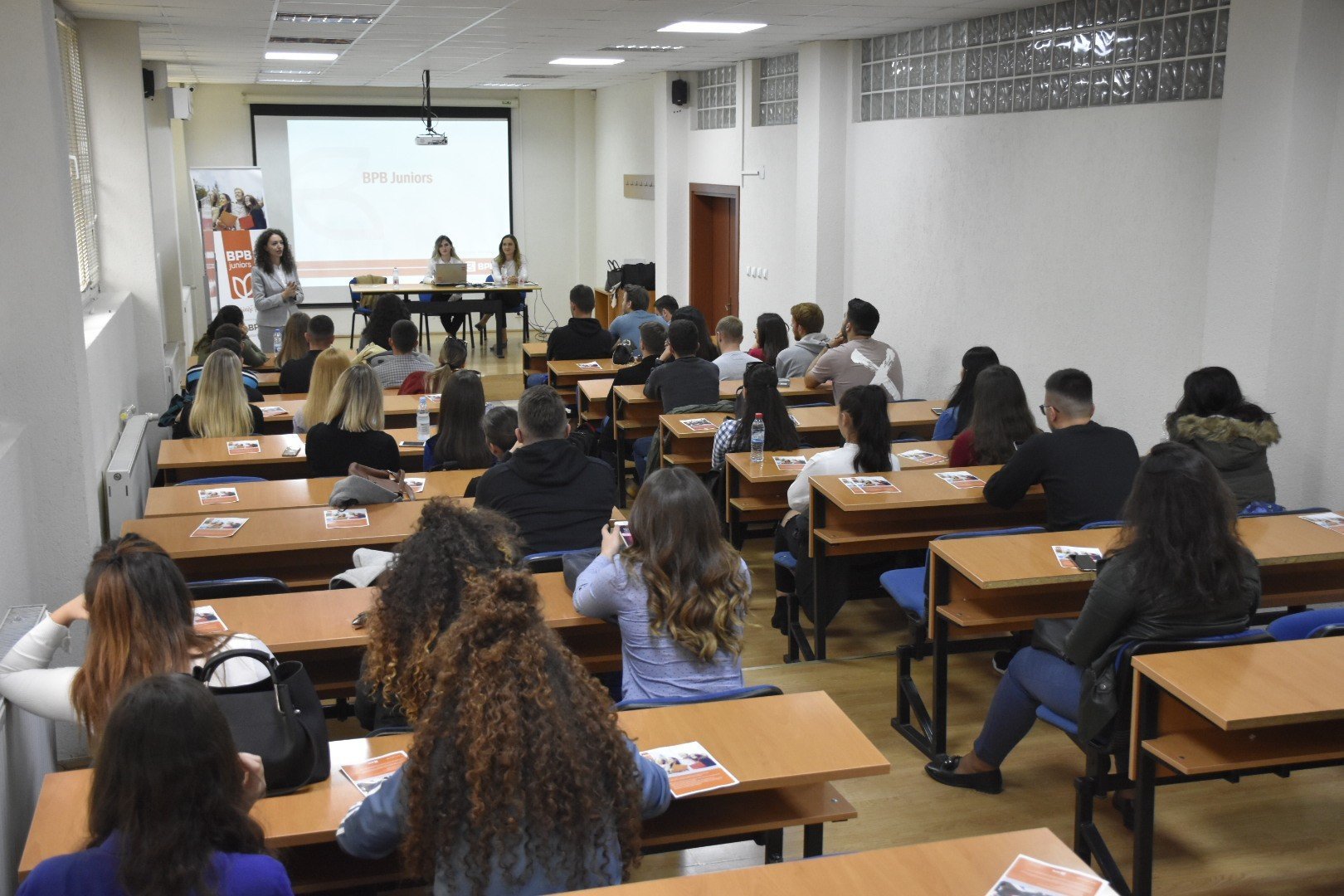 Banka BPB fton studentët e UBT-së në programin për punë praktike, BPB Juniors – Aplikimi ende i hapur