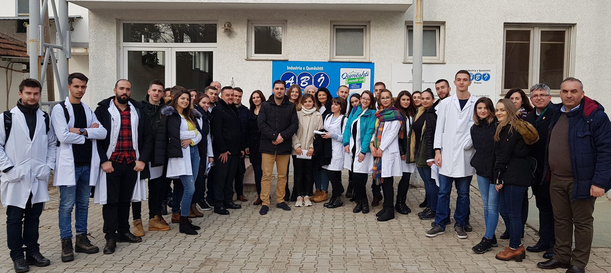 Studentët e Shkencave të Ushqimit vizitojnë fabrikat “ABI” dhe “Medina”, në Prizren