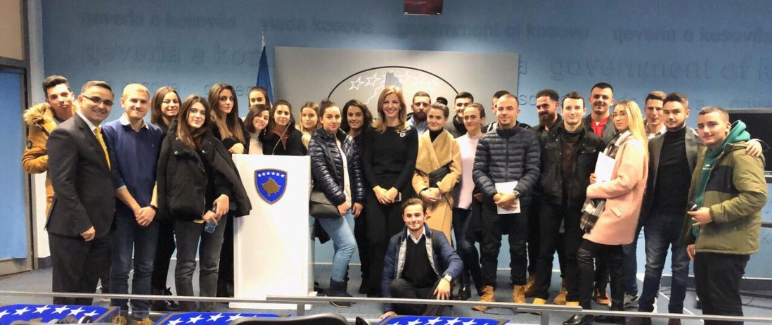 Studentët e Shkencave Politike vizituan Qeverinë e Kosovës dhe Komunën e Prishtinës